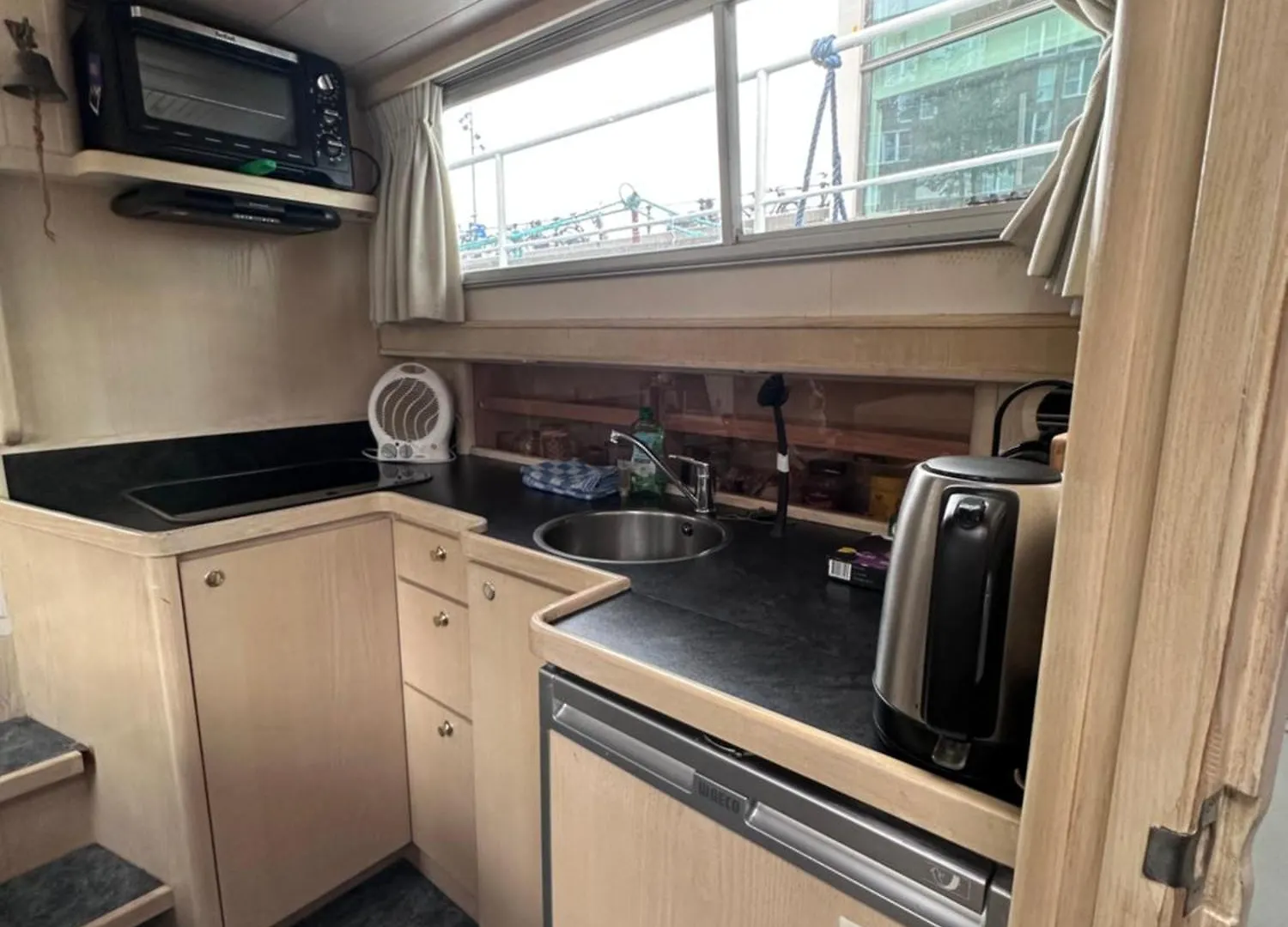 ספינת מלון מלון אמסטרדם Luxury Houseboat